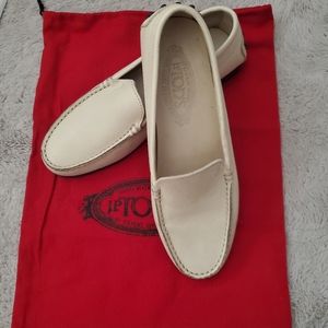 Tod's Gommino Loafers Size 7 Off-white/cream